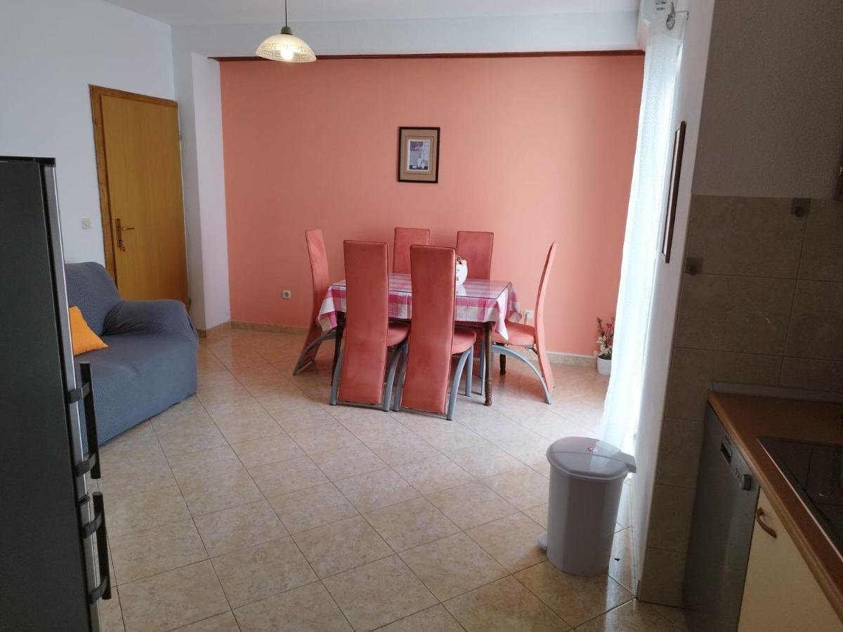 Apartments Mare - 150 M From Beach Brela Buitenkant foto