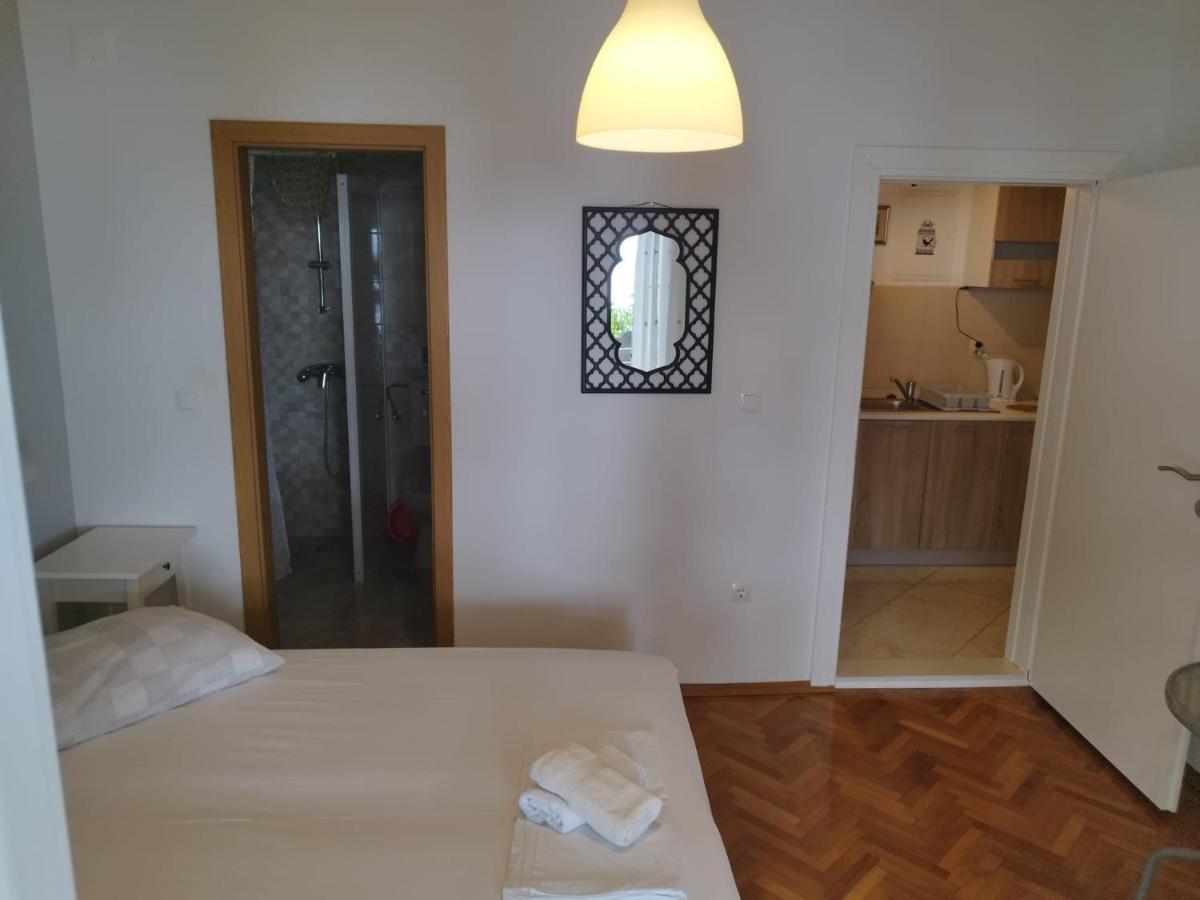 Apartments Mare - 150 M From Beach Brela Buitenkant foto
