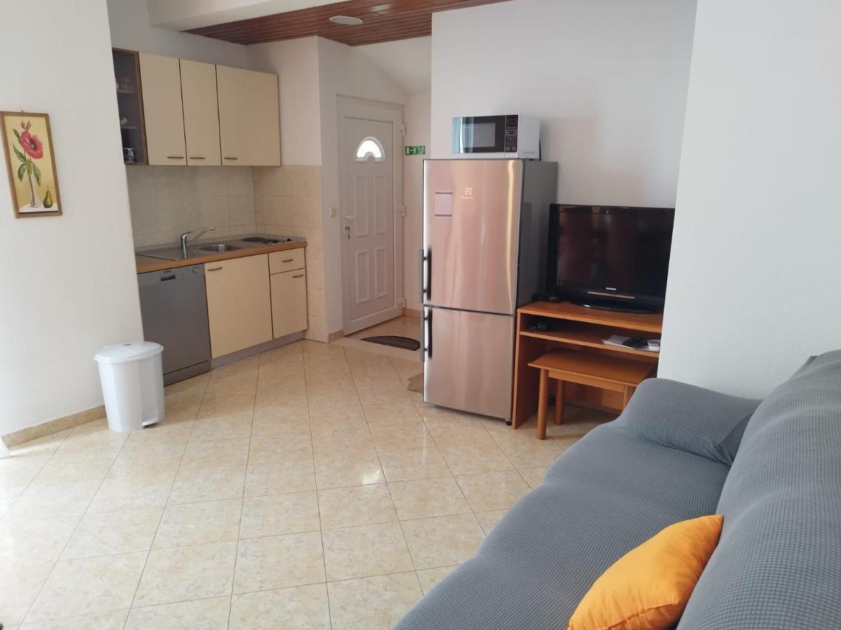Apartments Mare - 150 M From Beach Brela Buitenkant foto