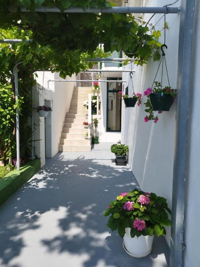 Apartments Mare - 150 M From Beach Brela Buitenkant foto