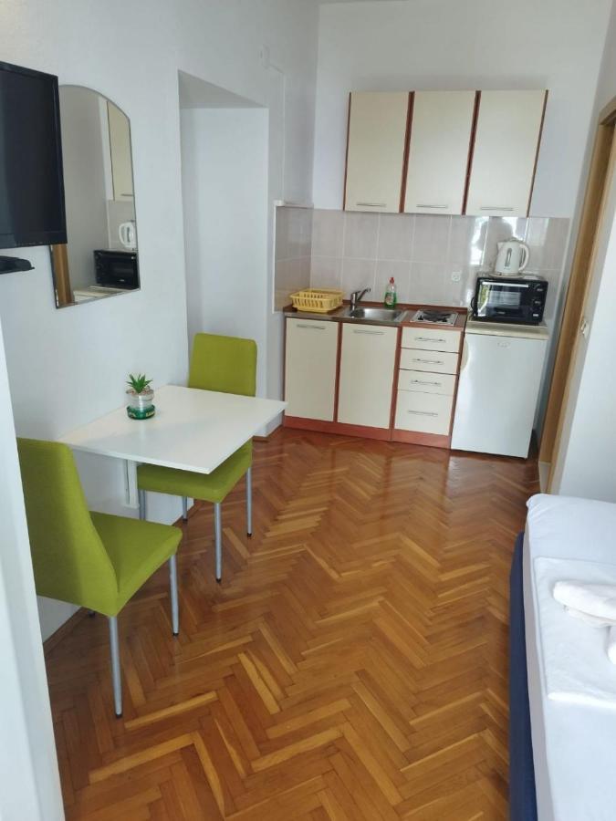 Apartments Mare - 150 M From Beach Brela Buitenkant foto